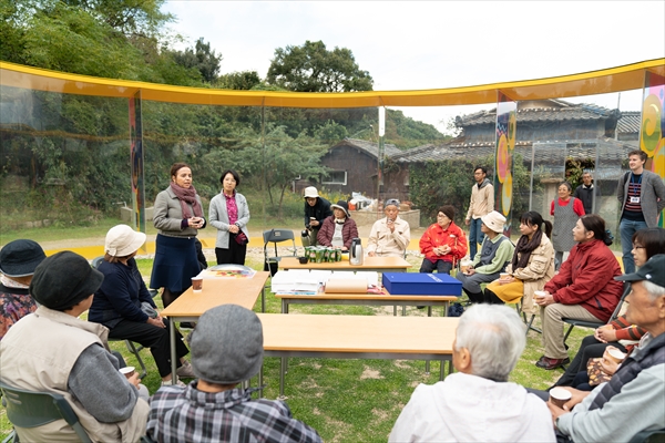 A commemorative ceremony and workshop with local residents was held to celebrate the unveiling of a new work at Inujima 